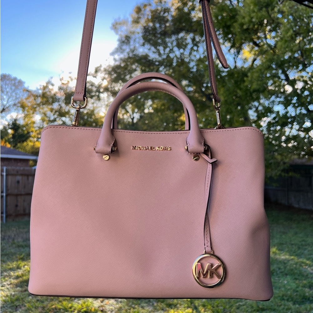 Cute Michael Kors pink bag. Holds a lot of stuff. Has three compartments.